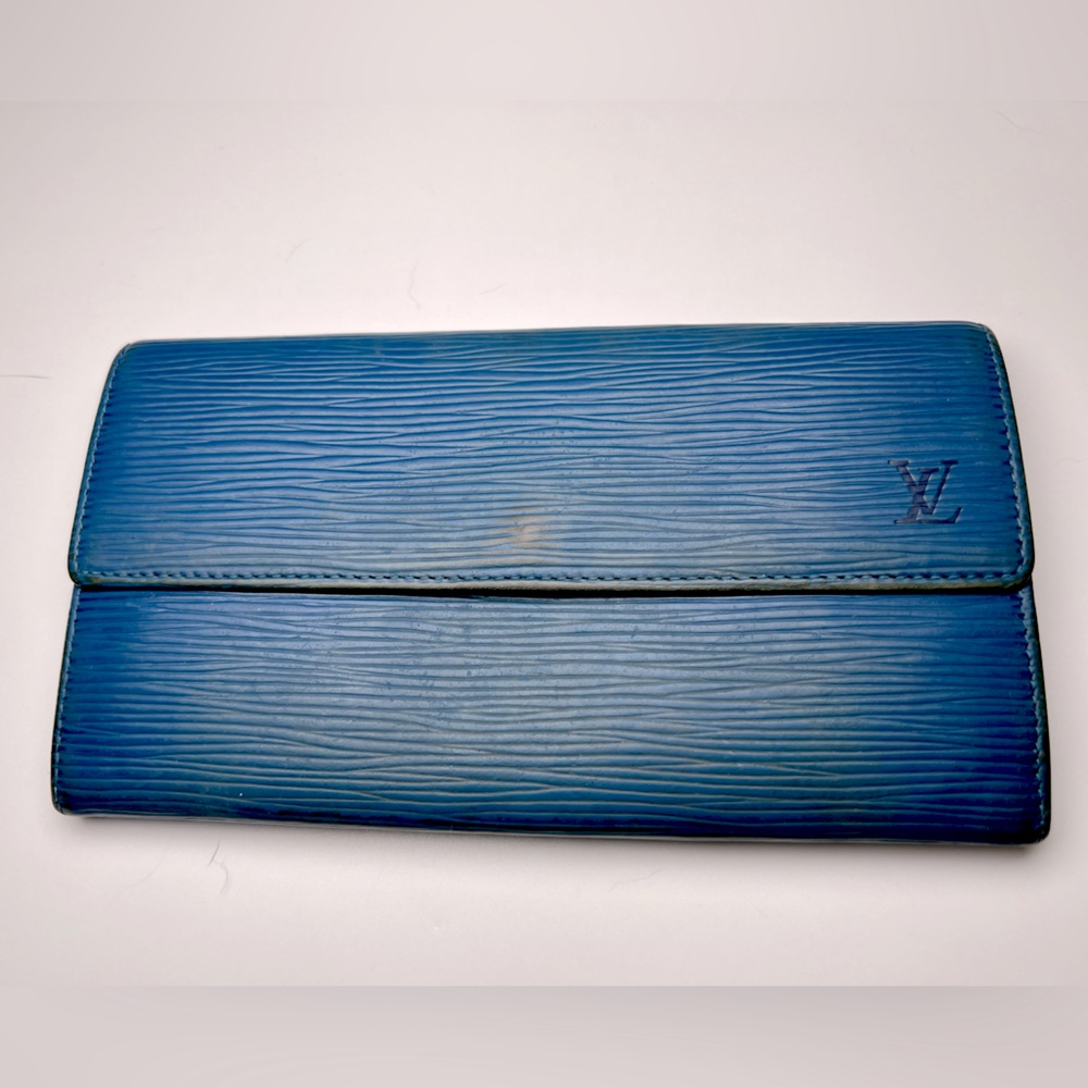 LOUIS VUITTON Bifold Epi Blue Wallet